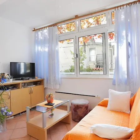 Apartament With A Parking Space - 18498 Makarska